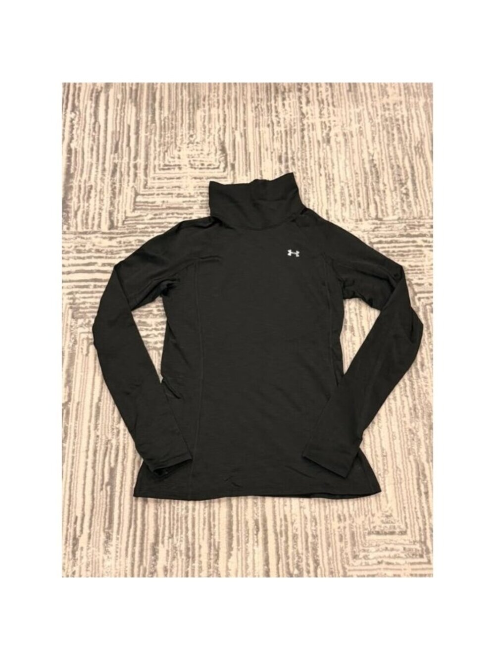 Under Armour women's small (fitted) black Coldgear long sleeve w/thumb slots